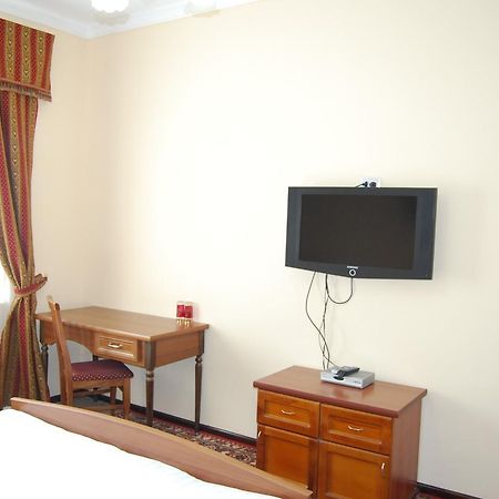 Crown Hotel Tasken Kültér fotó