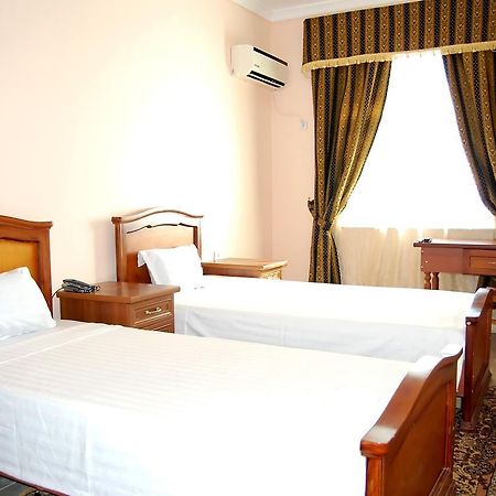 Crown Hotel Tasken Kültér fotó