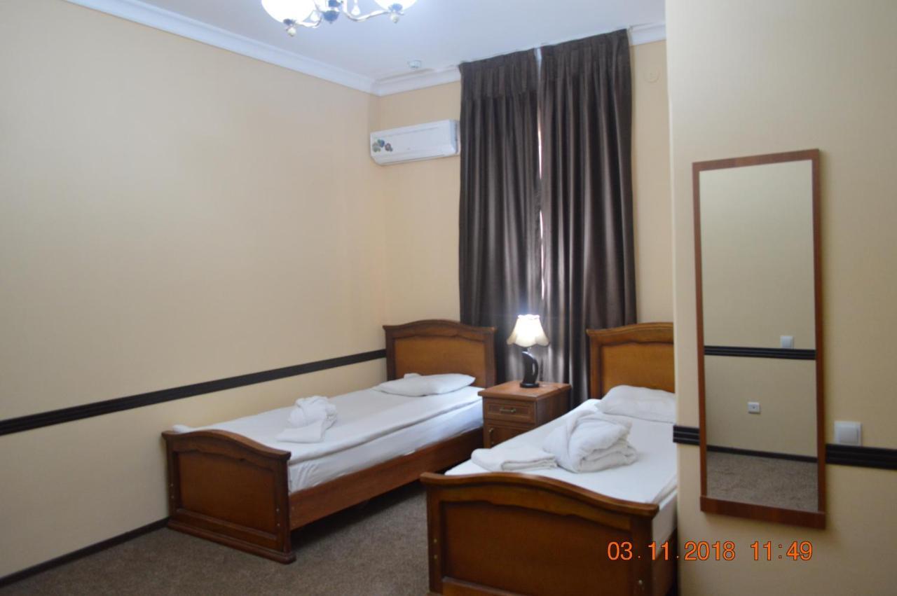 Crown Hotel Tasken Kültér fotó