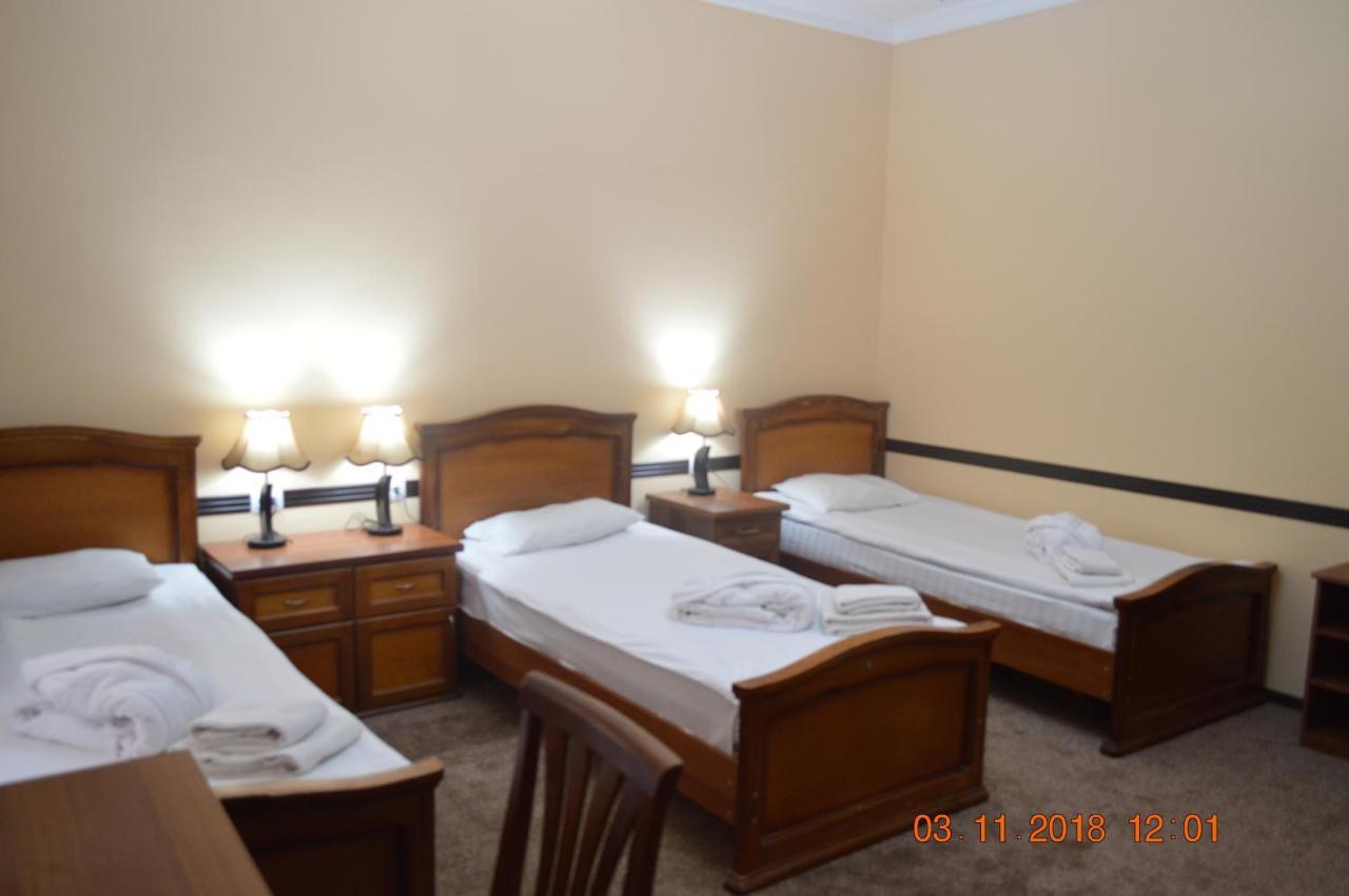 Crown Hotel Tasken Kültér fotó